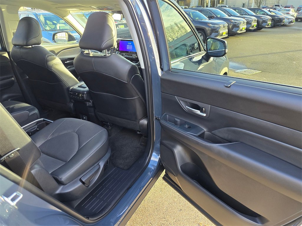 Certified 2025 Toyota Grand Highlander FWD image 13