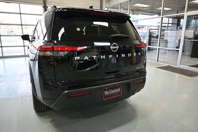Used 2025 Nissan Pathfinder SV image 6