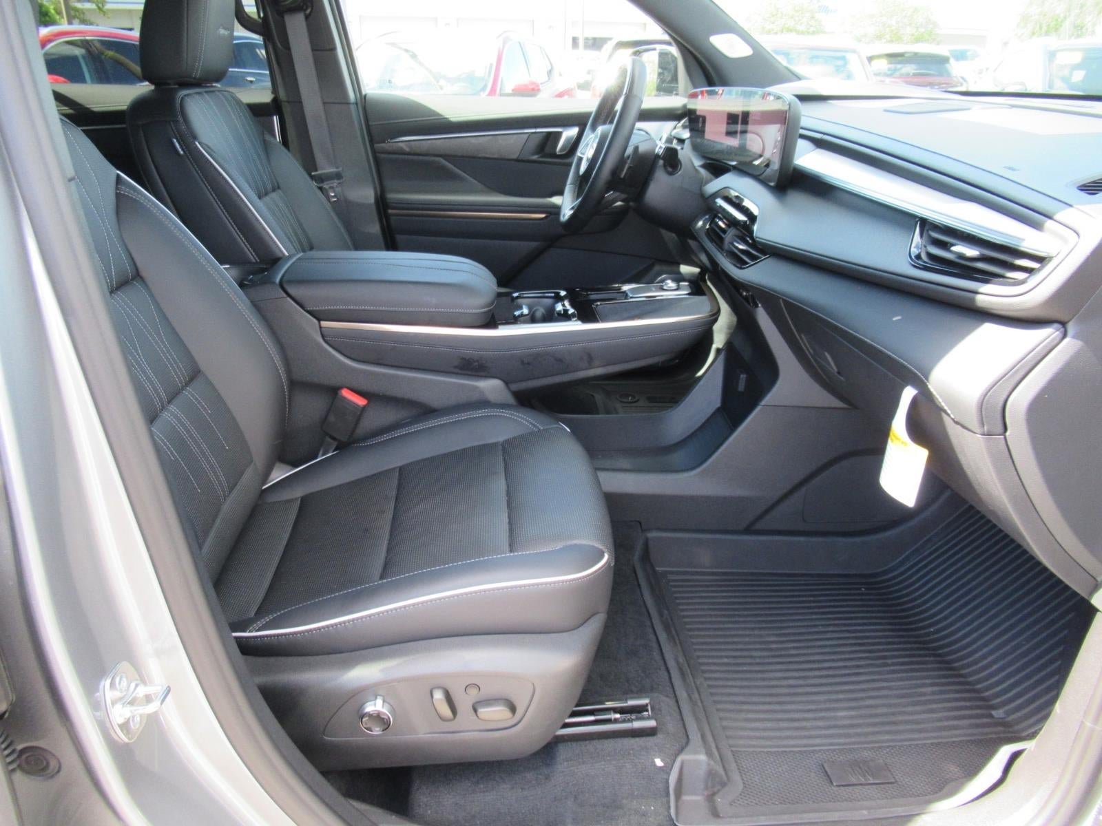 Used 2026 Buick Enclave Avenir w/ Super Cruise Package AWD/4WD image 11
