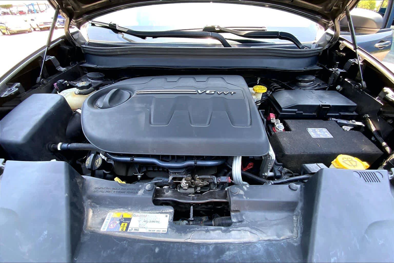 Used 2017 Jeep Cherokee Trailhawk AWD/4WD image 31