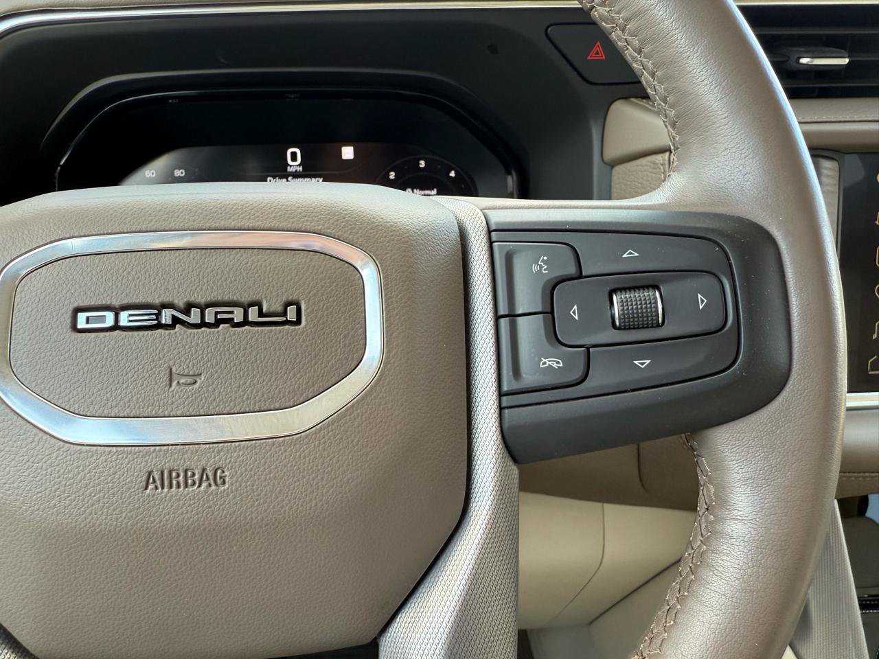Used 2023 GMC Yukon Denali RWD image 31
