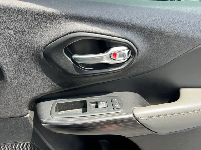 Used 2014 Jeep Cherokee Limited w/ Technology Group FWD image 35