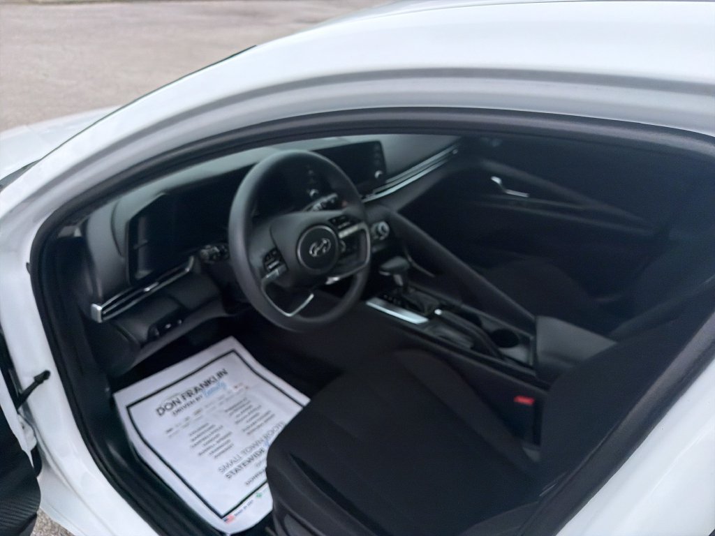 Used 2022 Hyundai Elantra SEL FWD image 16