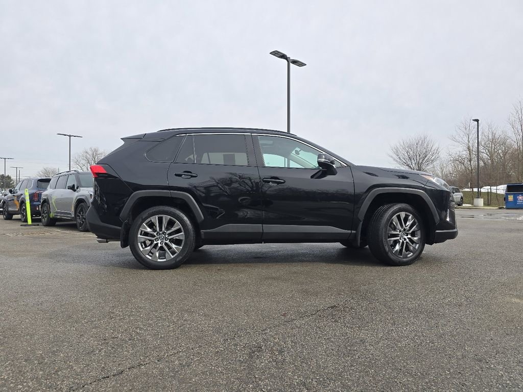 Used 2020 Toyota RAV4 XLE Premium image 16