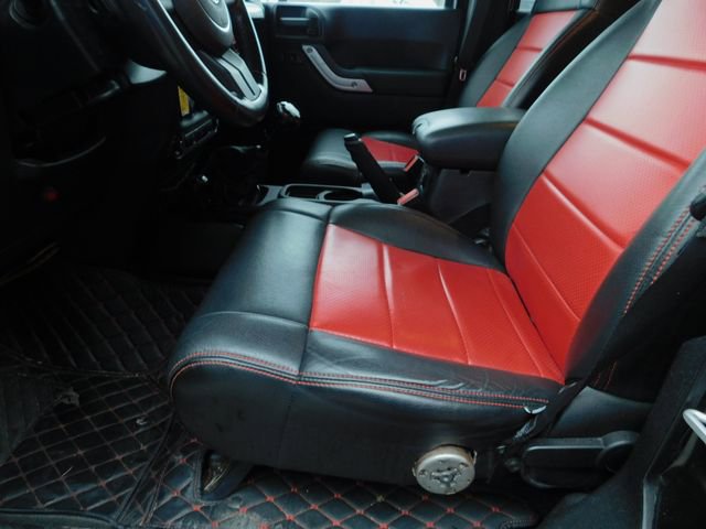 Used 2012 Jeep Wrangler Unlimited Sahara w/ Connectivity Group image 10