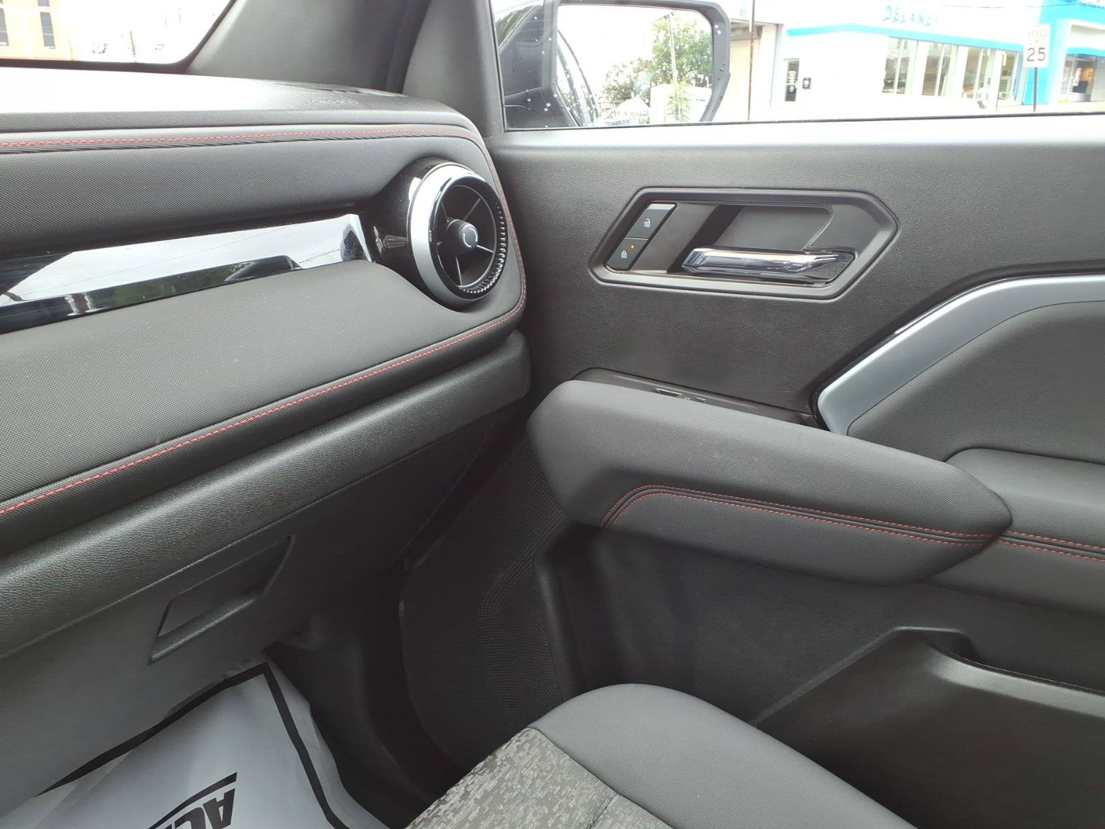 Used 2024 Chevrolet Colorado Z71 w/ Z71 Convenience Package 2 AWD/4WD image 30