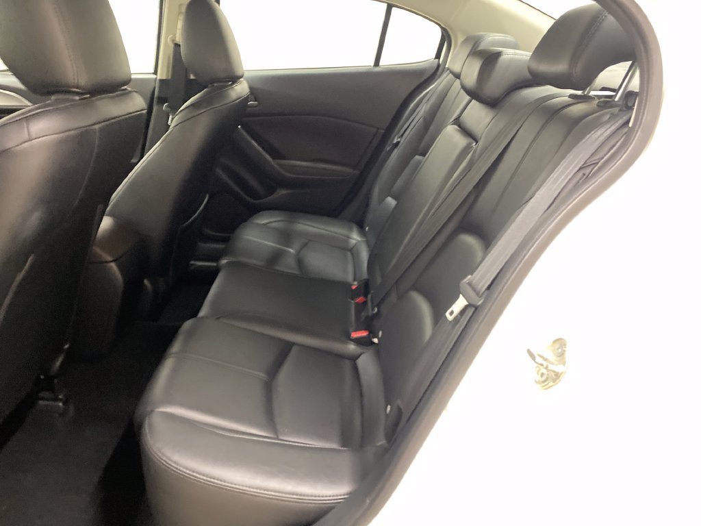 Used 2018 MAZDA MAZDA3 Touring FWD image 14