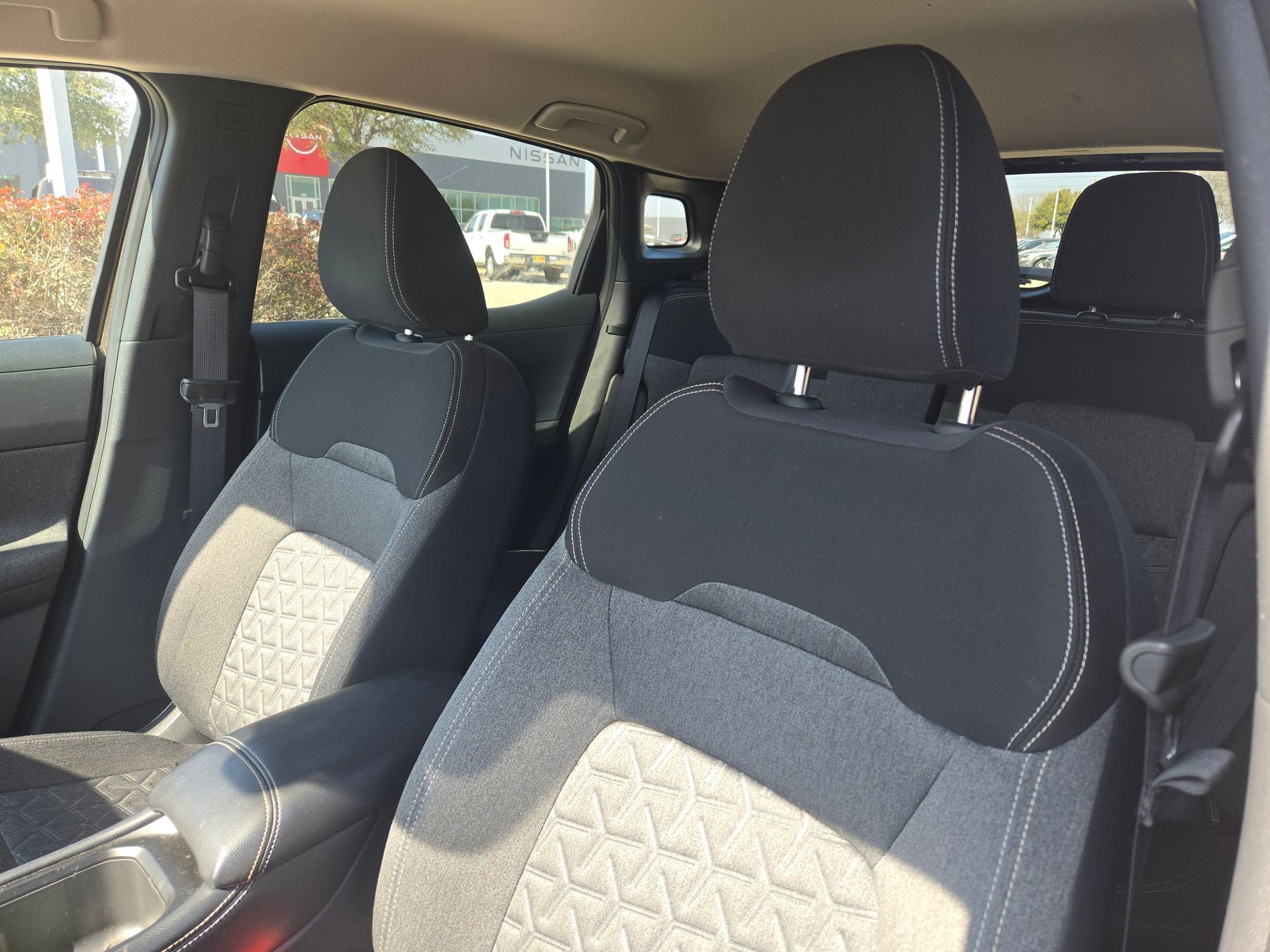 Used 2025 Nissan Kicks SV image 9