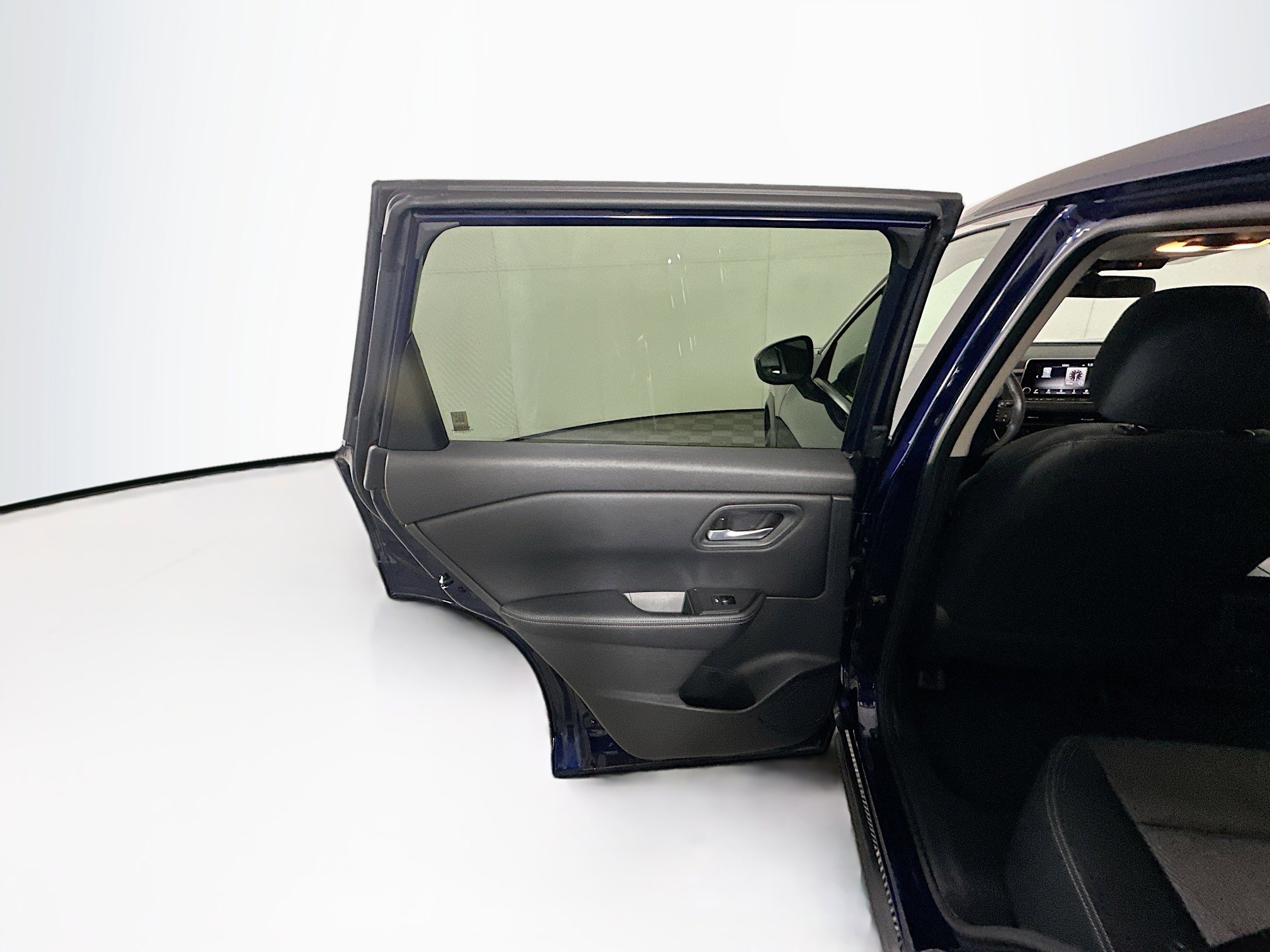 Used 2025 Nissan Rogue SV image 25