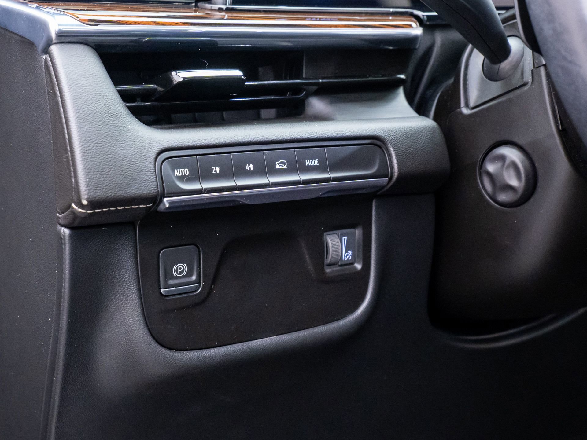 Used 2021 Cadillac Escalade Premium Luxury w/ LPO, Radiant Package image 22