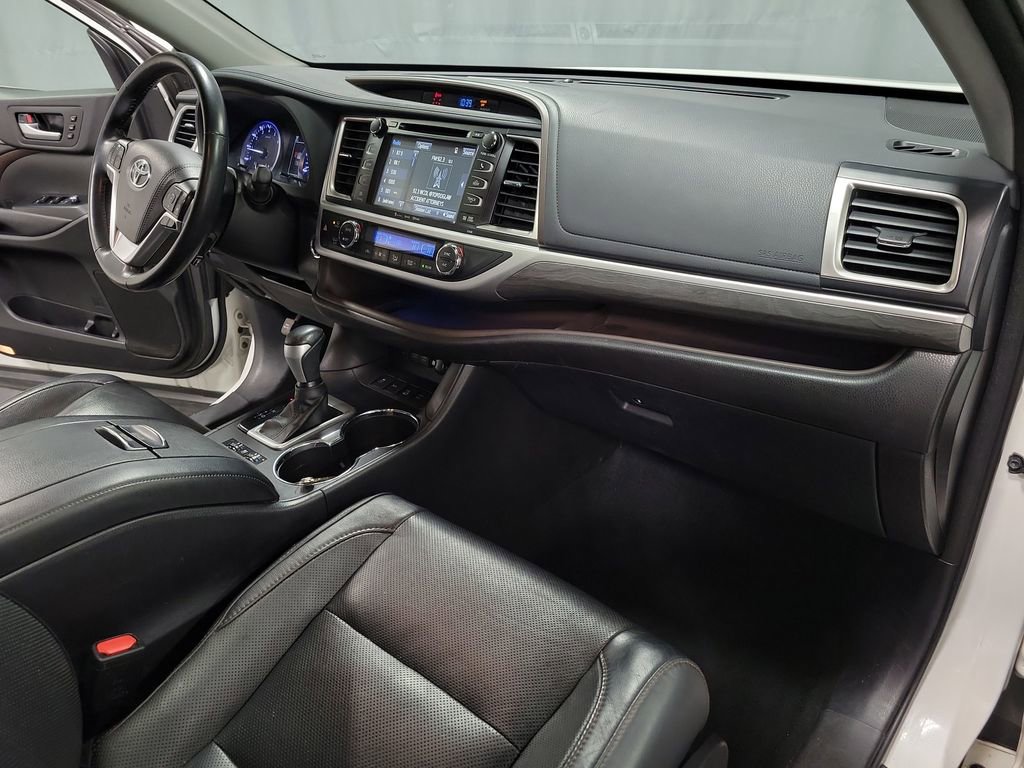 Used 2017 Toyota Highlander Limited image 25