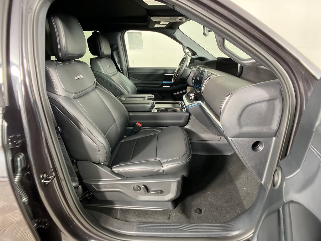 New 2026 Ford Expedition Platinum w/ Stealth Appearance Package image 5