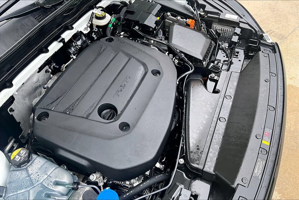 Certified 2026 Volvo XC40 B5 Plus AWD/4WD image 45