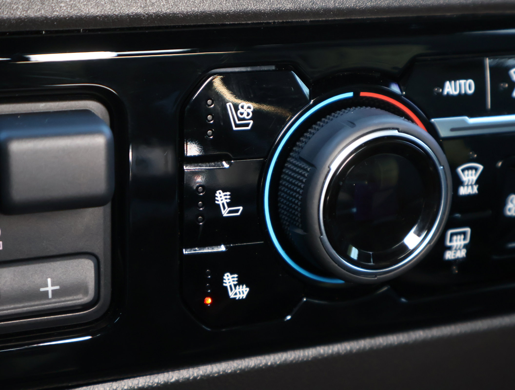 Certified 2024 Chevrolet Silverado 1500 ZR2 w/ Technology Package image 23