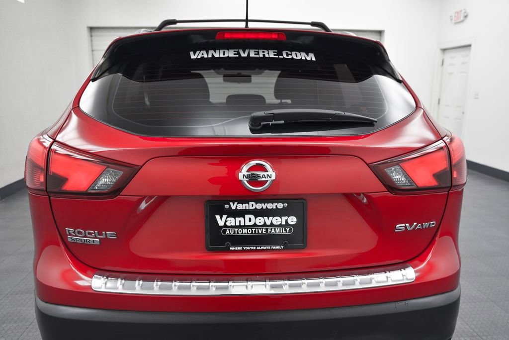 Used 2018 Nissan Rogue Sport SV w/ SV Technology Package image 6