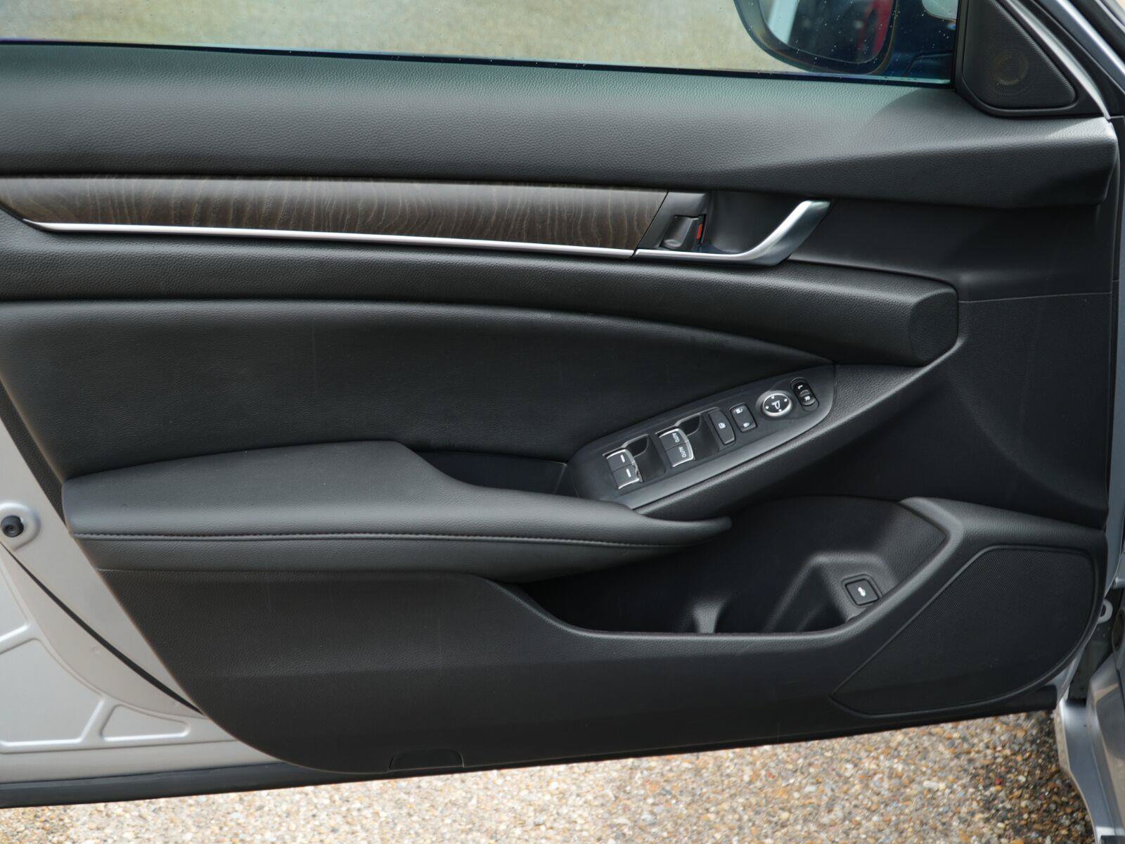 Used 2020 Honda Accord EX image 5