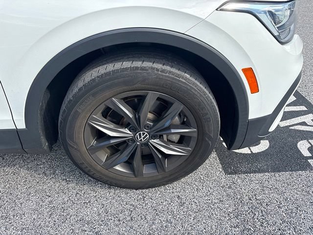 Used 2022 Volkswagen Tiguan SE AWD/4WD image 9