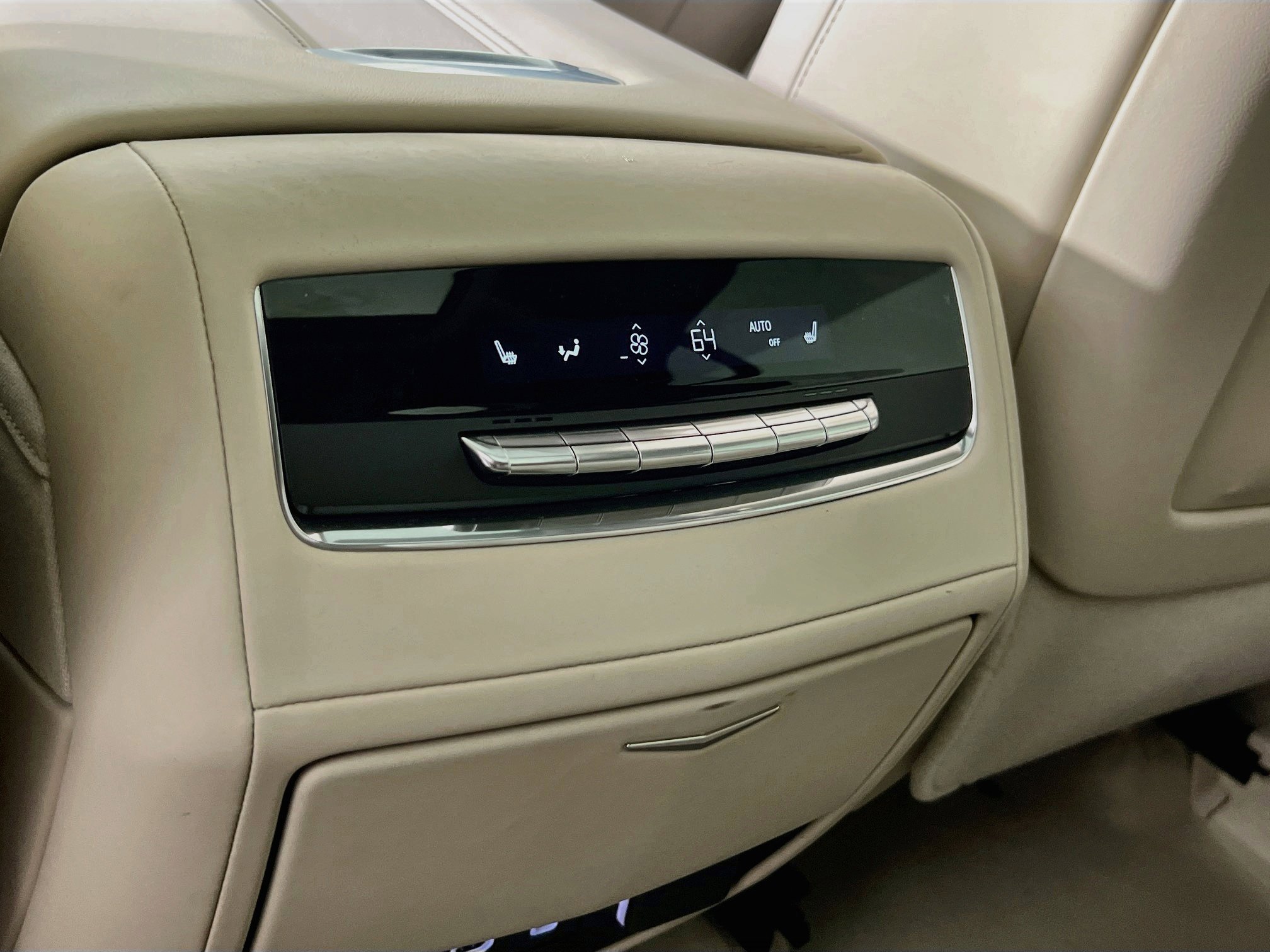 Used 2022 Cadillac Escalade Premium Luxury Platinum AWD/4WD image 28