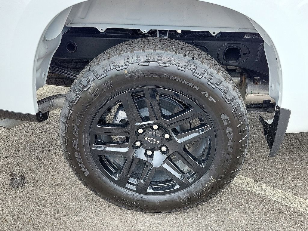 Used 2025 Chevrolet Silverado 1500 Custom w/ LPO, Dark Essentials Package image 7