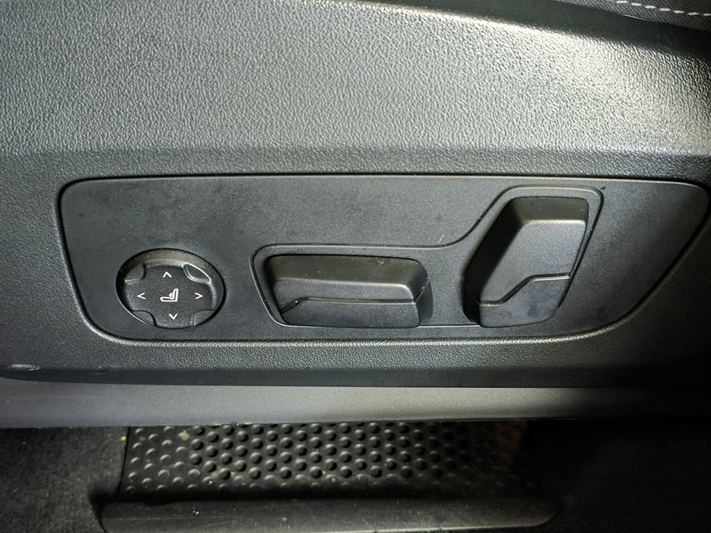 Certified 2025 BMW X1 xDrive28i w/ Premium Package image 17