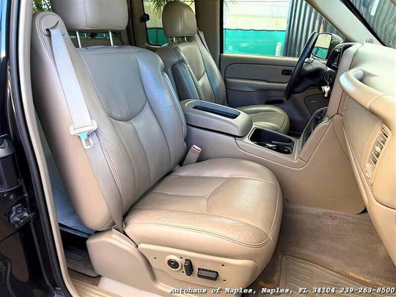 Used 2004 Chevrolet Silverado 2500 LT image 34