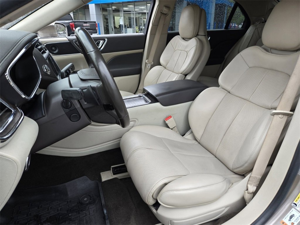 Used 2019 Lincoln Continental Reserve image 11