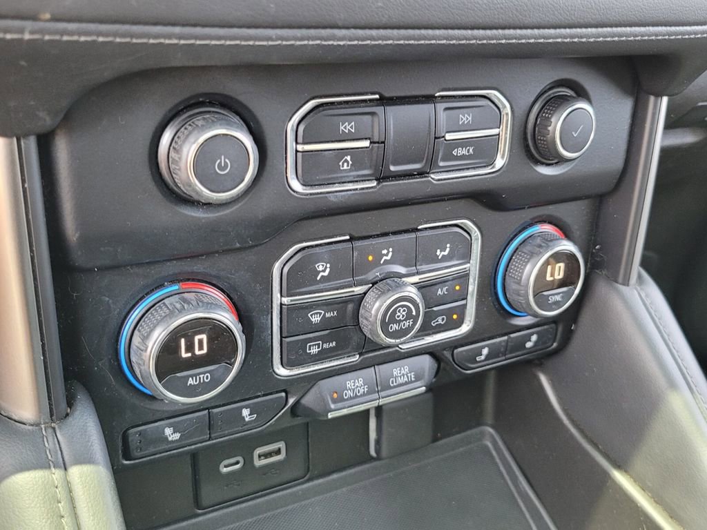 Used 2021 Chevrolet Tahoe Z71 w/ Luxury Package image 18