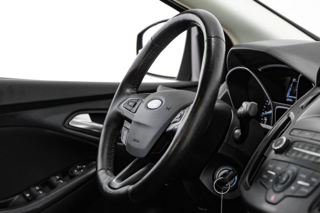 Used 2018 Ford Focus SE w/ SE Appearance Package image 11