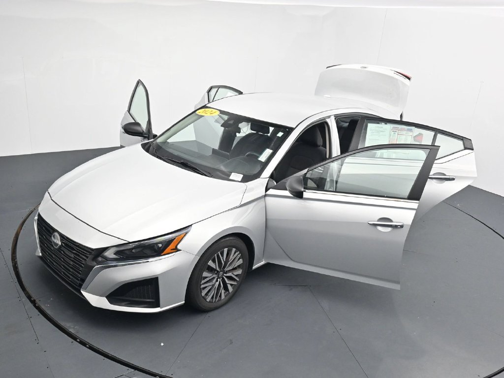 Used 2024 Nissan Altima 2.5 SV FWD image 26