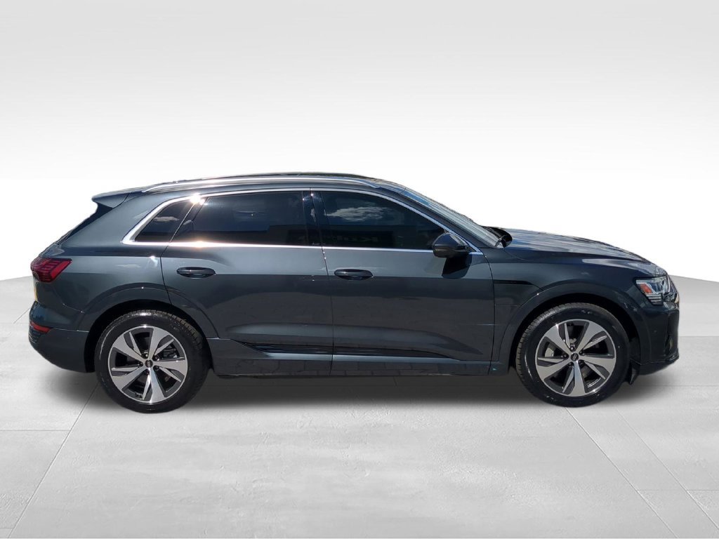 Used 2024 Audi Q8 e-tron Premium Plus w/ Premium Plus Package AWD/4WD image 2