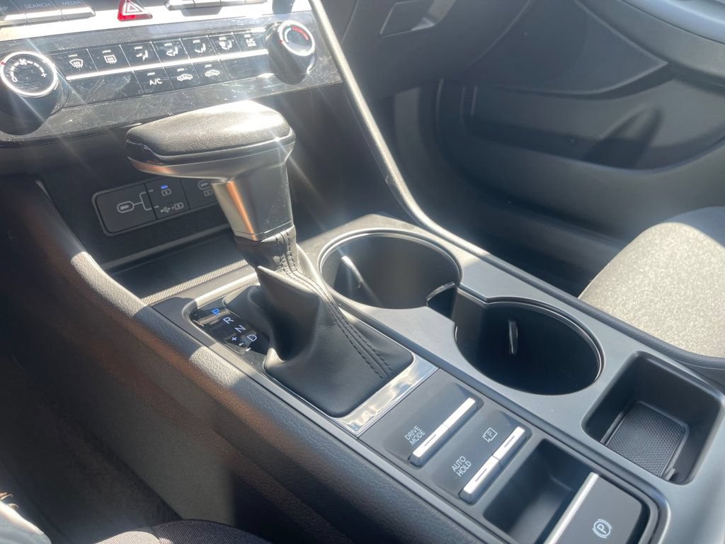 Used 2025 Hyundai Sonata SE FWD image 17