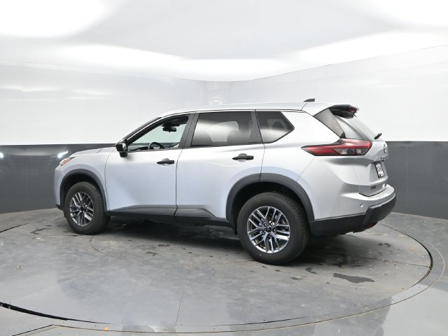 Used 2024 Nissan Rogue S AWD/4WD image 8