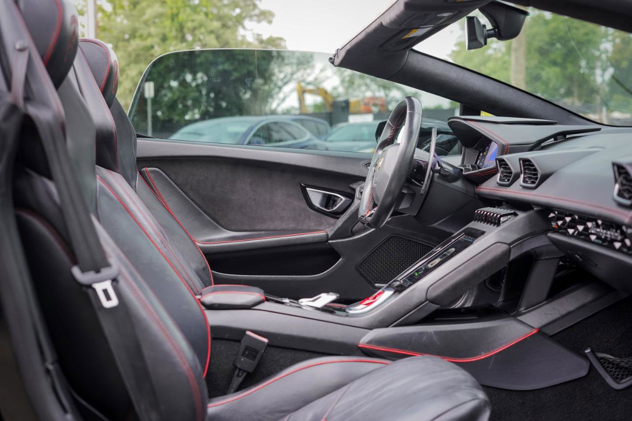 Used 2020 Lamborghini Huracan EVO RWD image 11