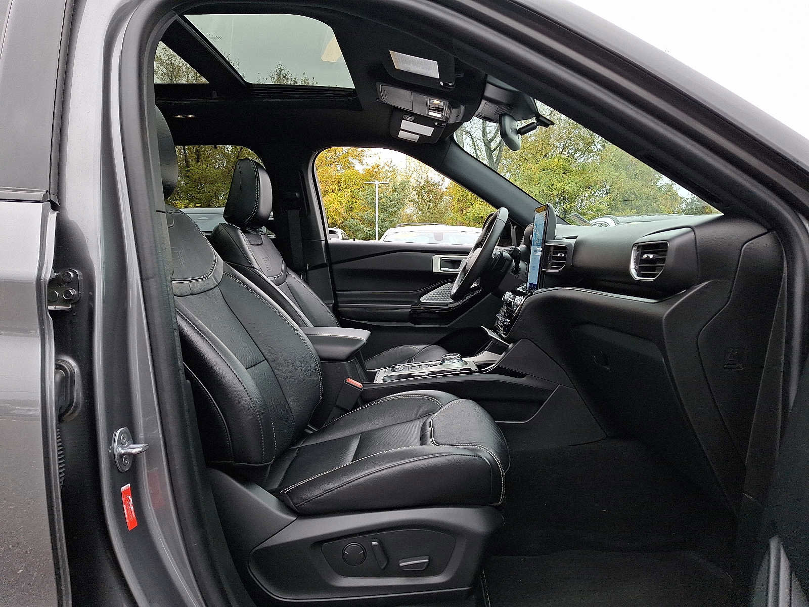 Used 2023 Ford Explorer ST w/ Equipment Group 401A image 16