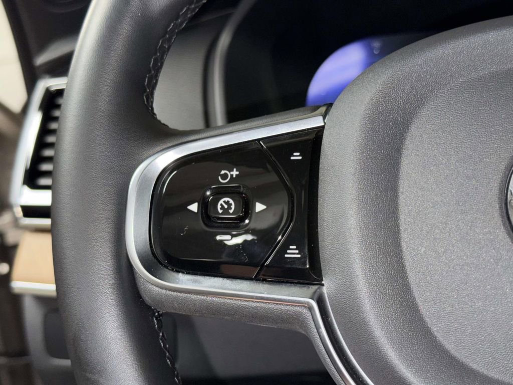 Certified 2025 Volvo XC90 B6 Plus image 31