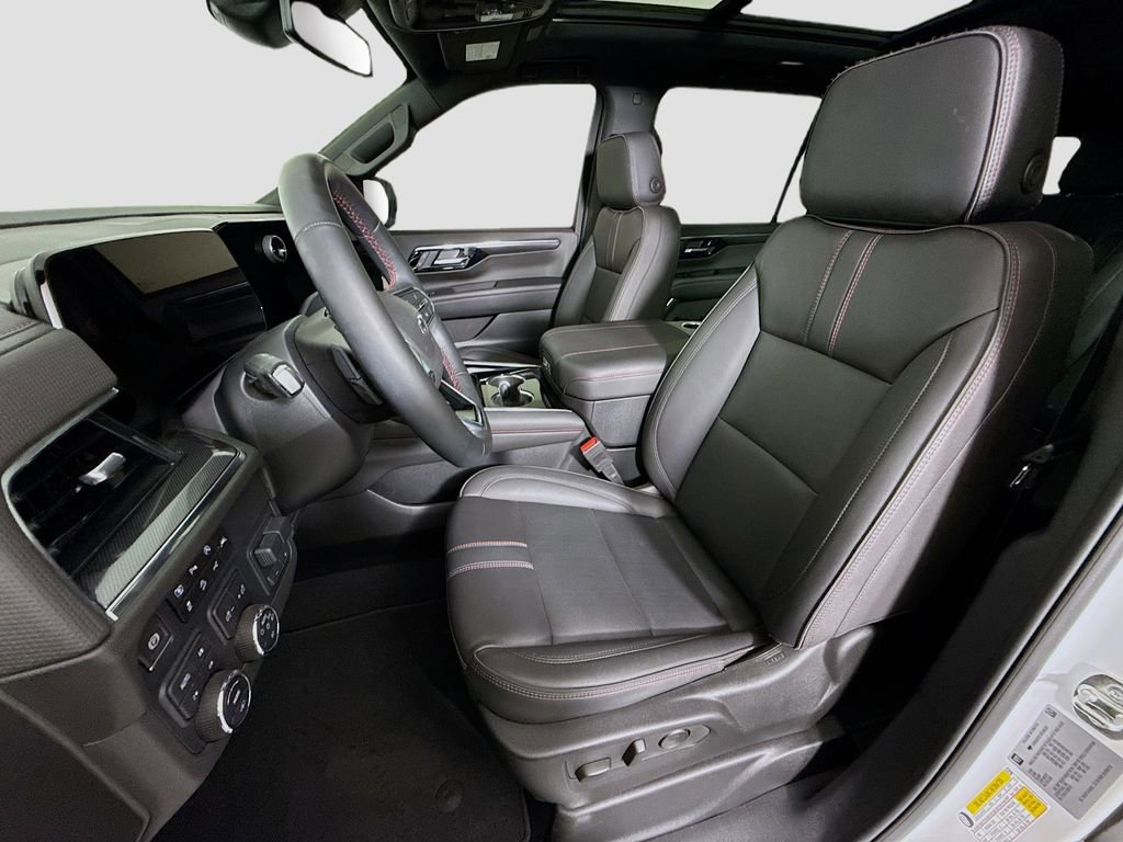 Used 2025 Chevrolet Suburban RST w/ RST Capability Package AWD/4WD image 21