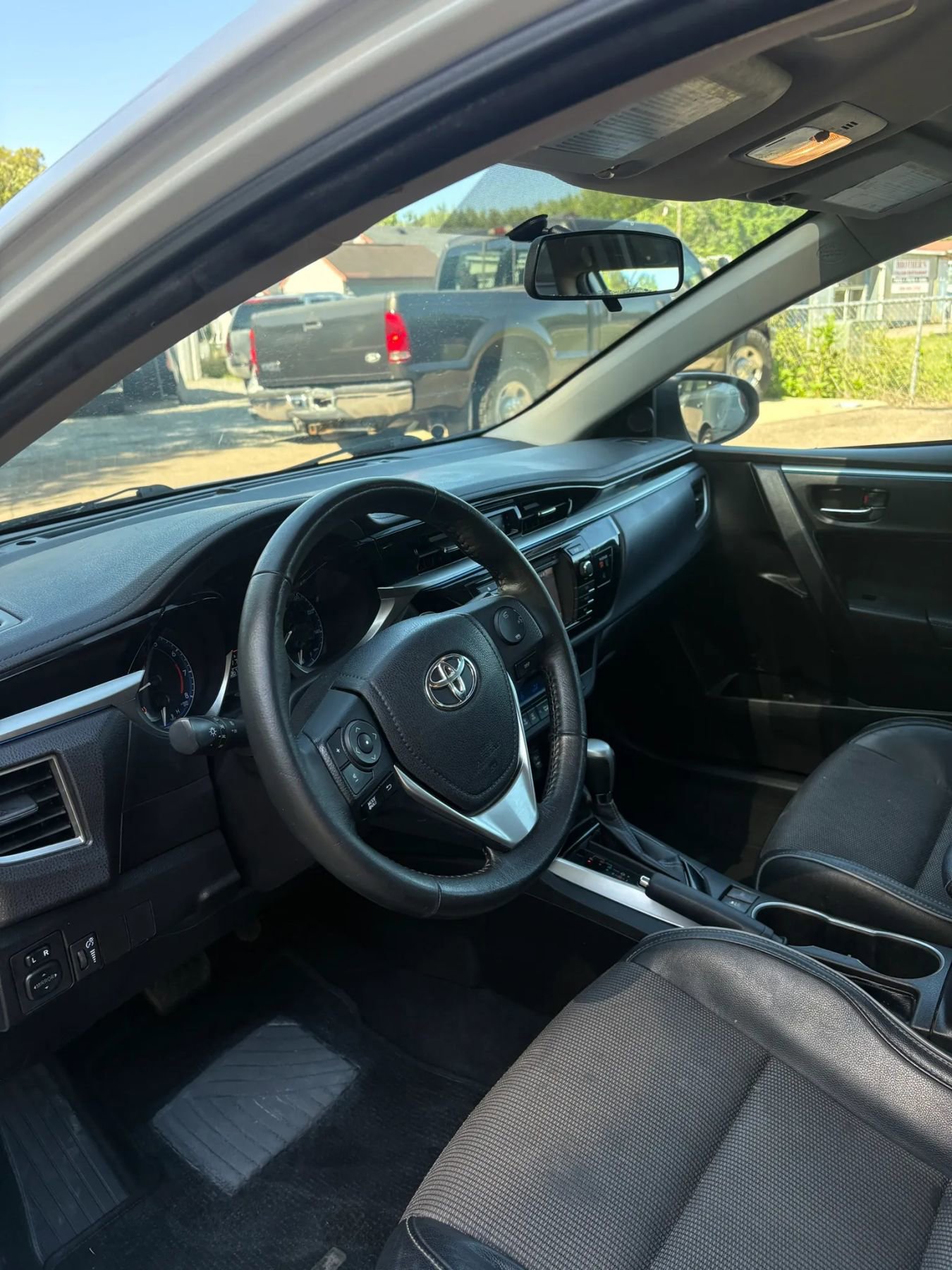 Used 2015 Toyota Corolla S FWD image 41