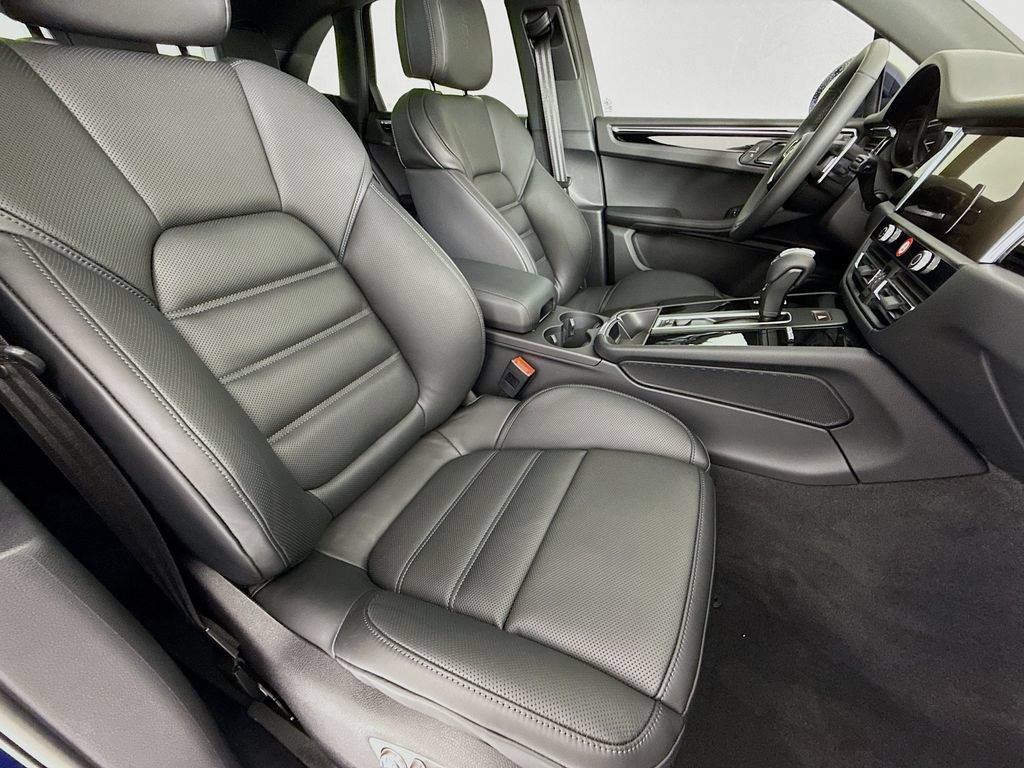 New 2026 Porsche Macan AWD/4WD image 30