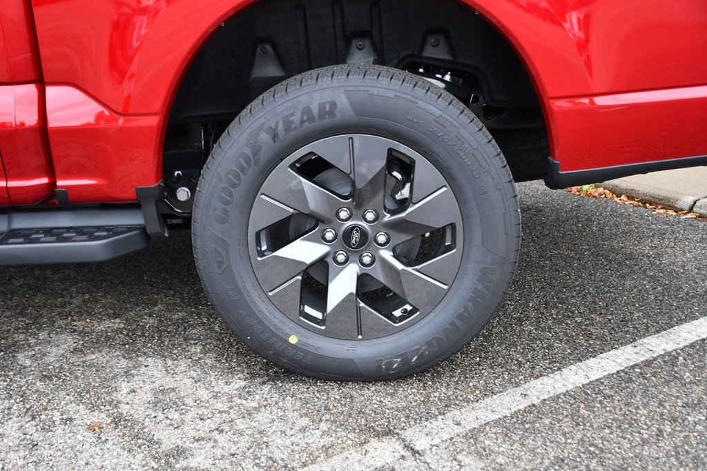 New 2025 Ford F150 Lightning Lariat image 22