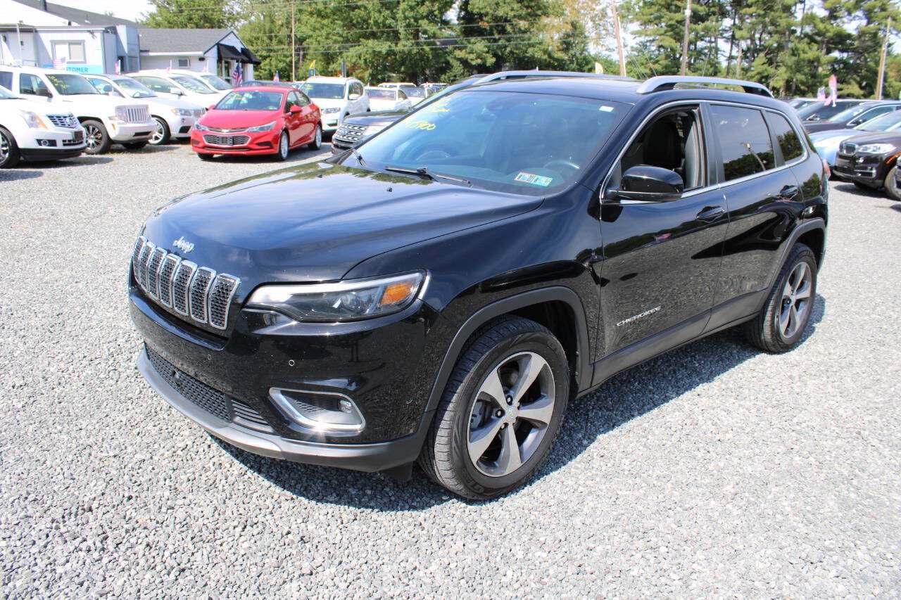 Used 2019 Jeep Cherokee Limited w/ Luxury Group AWD/4WD image 2