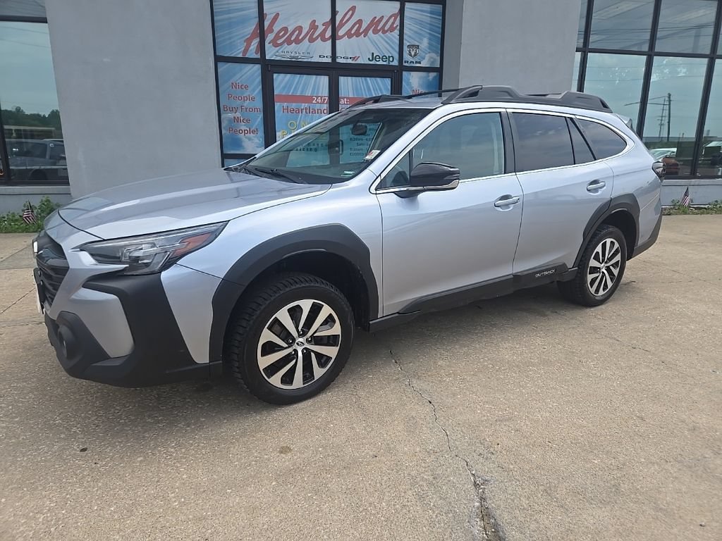 Used 2023 Subaru Outback Premium AWD/4WD image 4