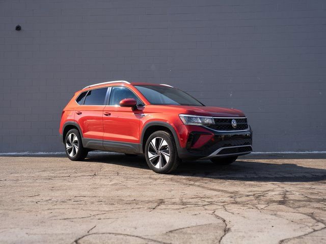 Certified 2024 Volkswagen Taos SE image 9