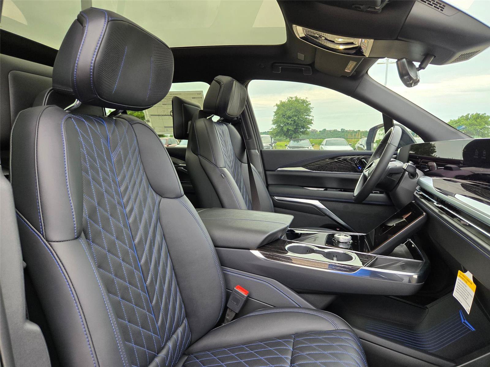 New 2026 Cadillac Escalade IQL Sport 1 w/ LPO, Floor Liner Package AWD/4WD image 29
