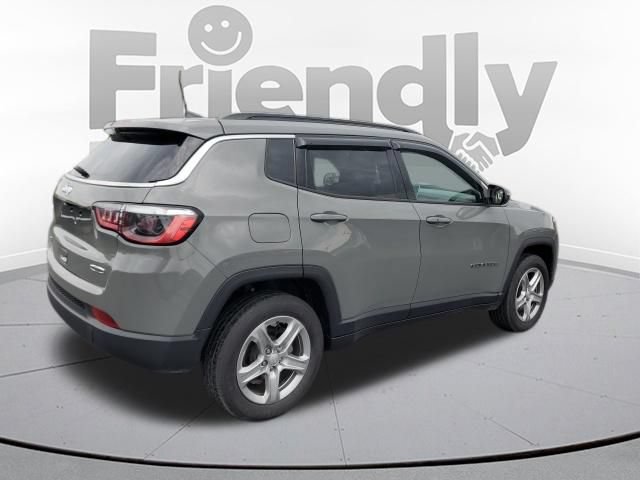 Used 2023 Jeep Compass Latitude w/ Convenience Group AWD/4WD image 5