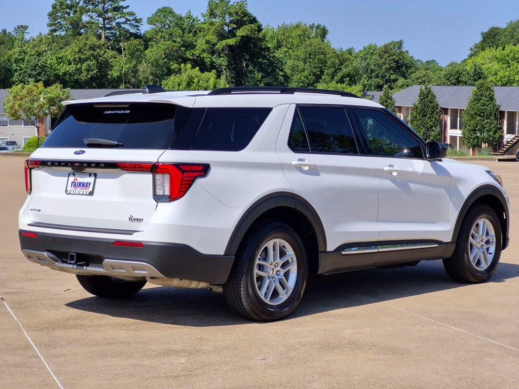 Used 2025 Ford Explorer Active w/ Active Comfort Package RWD image 6
