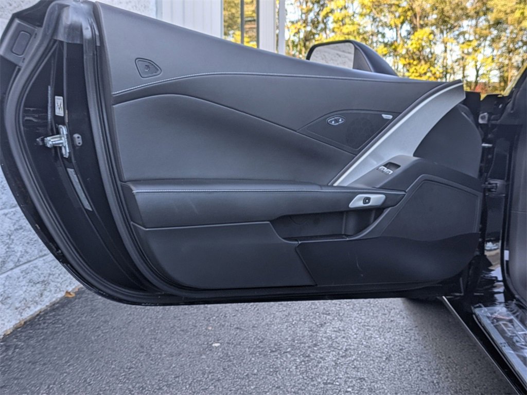 Used 2015 Chevrolet Corvette Stingray w/ Battery Protection Package image 10