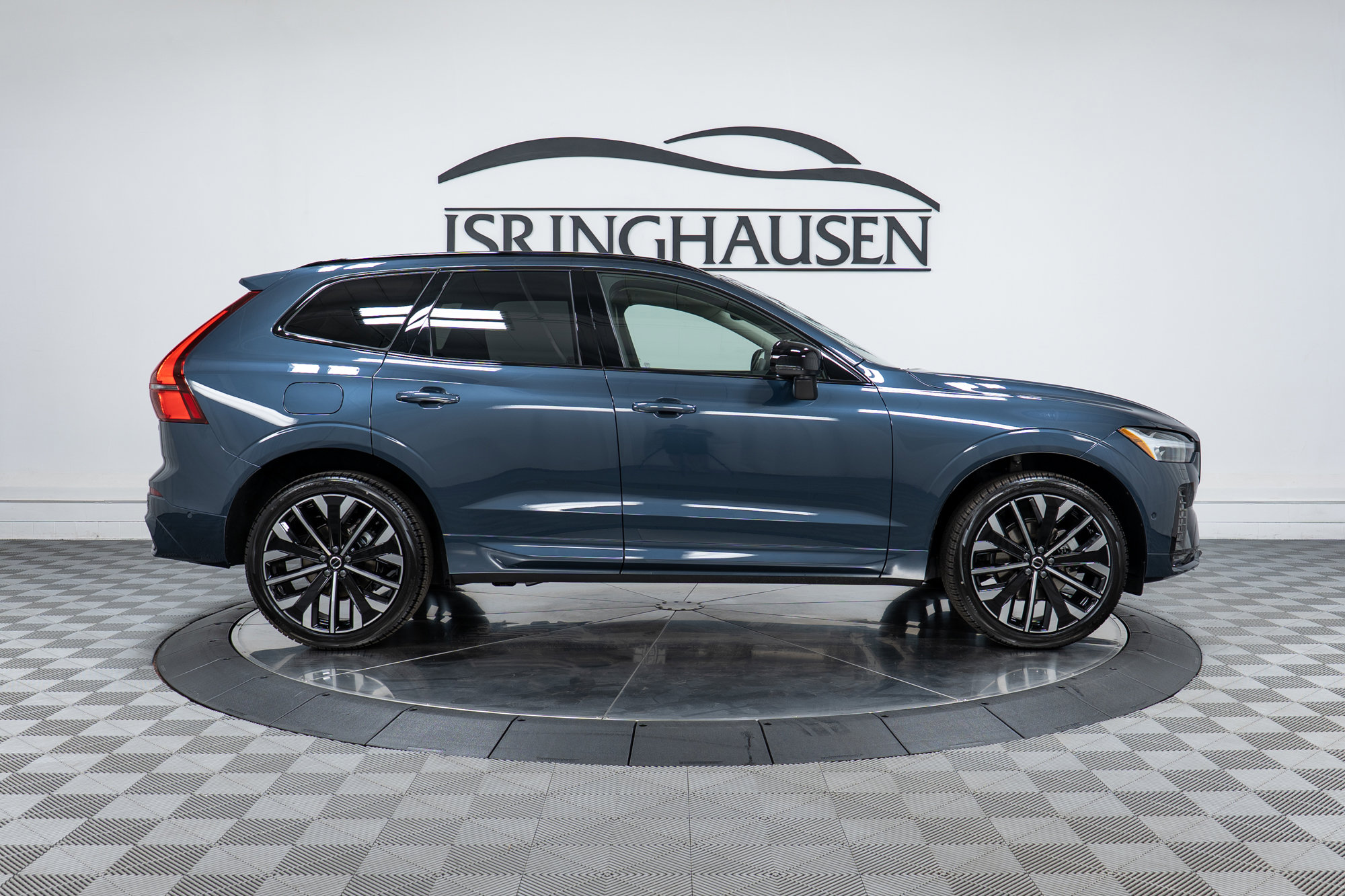 New 2026 Volvo XC60 B5 Ultra w/ Climate Package image 4