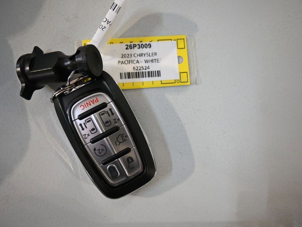 Used 2023 Chrysler Pacifica Touring-L FWD image 11