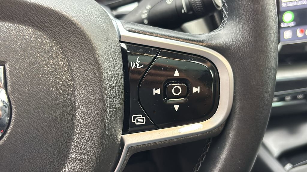 Certified 2025 Volvo XC60 B5 Plus AWD/4WD image 18