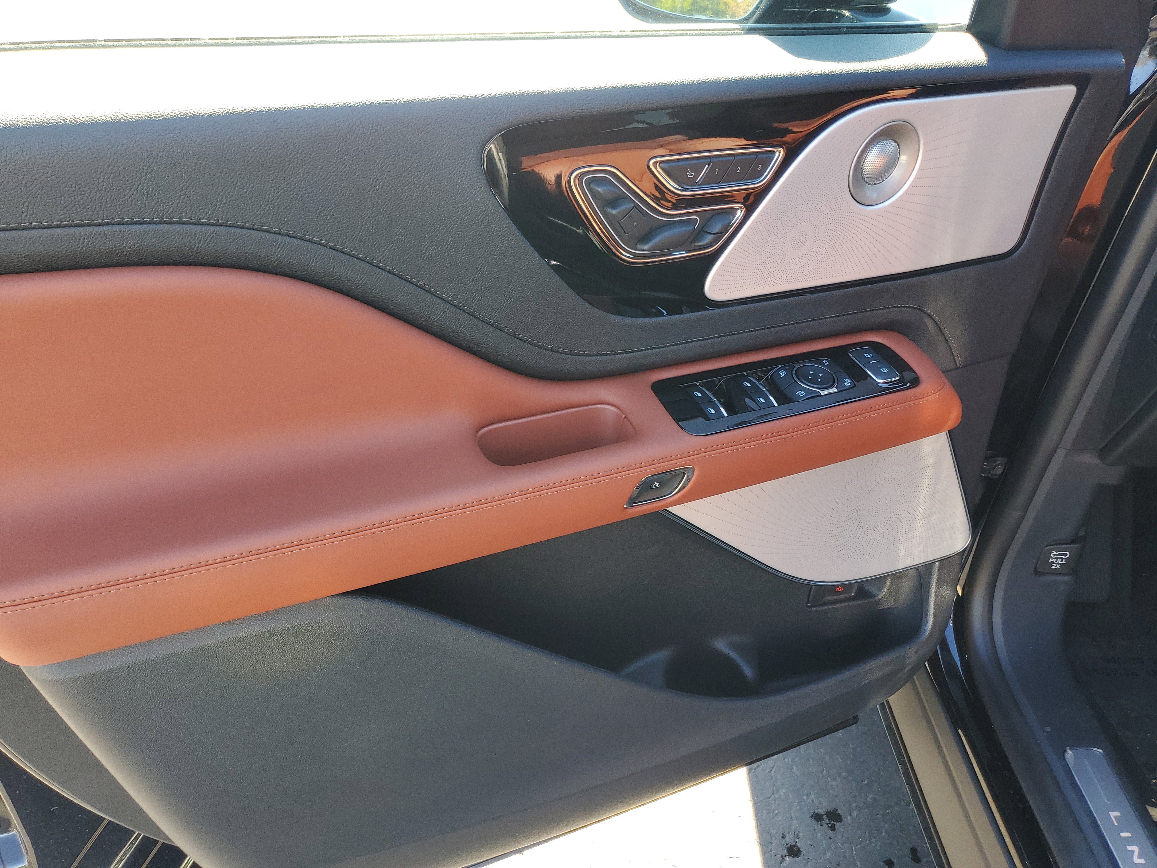 New 2025 Lincoln Aviator Reserve w/ Equipment Group 201A image 8